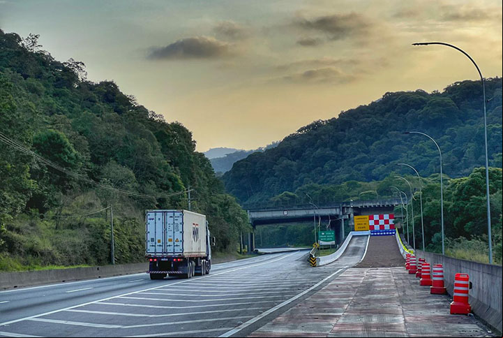 BR-116 Curitiba-São Paulo: 79 vidas salvas em área de escape
