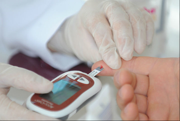 Prevenir diabetes ajuda manter a saúde dos olhos. Médico faz recomendações.