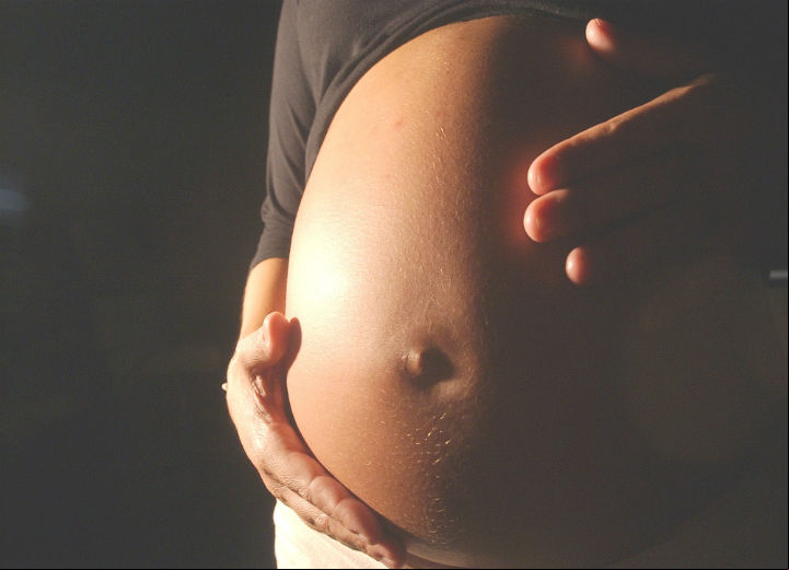 Gestação provoca alterações hormonais que afetam a visão
