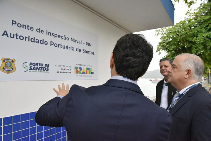 Centro tecnológico já monitoria navios no Porto de Santos