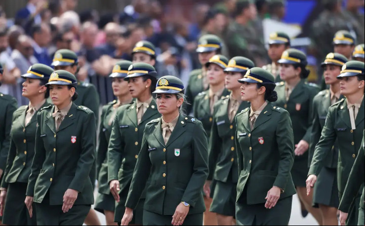 Em 2 dias 7 mil mulheres já se alistaram para servir militar no Brasil